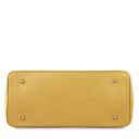TL Bag Handtasche aus Leder mit Goldfarbenen Beschläge Pastell Gelb TL141529