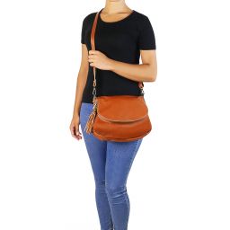 TL Bag Bolso en Piel Suave con Borla y Bandolera Cognac TL141223